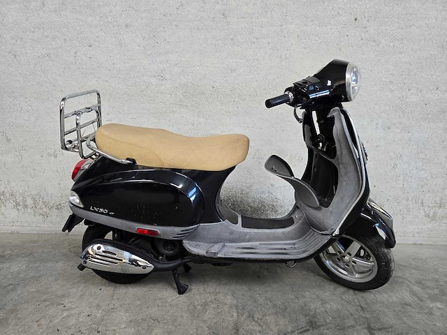 Vespa - bromscooter - lx 50 4t - 45km uitvoering f817nd - afbeelding 2 van  9