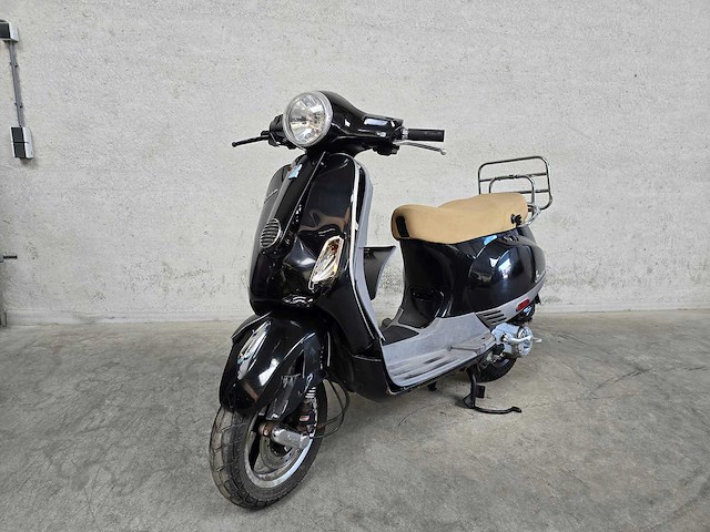 Vespa - bromscooter - lx 50 4t - 45km uitvoering f817nd - afbeelding 3 van  9