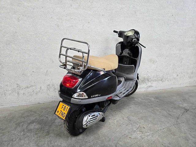 Vespa - bromscooter - lx 50 4t - 45km uitvoering f817nd - afbeelding 8 van  9