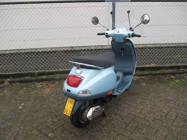 Vespa - bromscooter - lx 50 4t - scooter - afbeelding 9 van  11