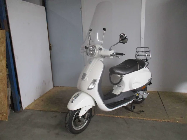 Vespa - bromscooter - lx 50 4t - scooter - afbeelding 4 van  11