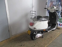Vespa - bromscooter - lx 50 4t - scooter - afbeelding 9 van  11