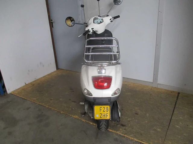 Vespa - bromscooter - lx 50 4t - scooter - afbeelding 10 van  11