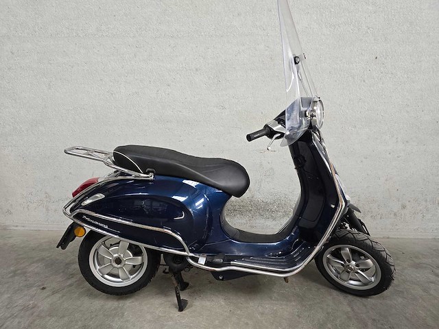 Vespa - bromscooter - primavera - 4t 45km uitvoering djg47g - afbeelding 2 van  9