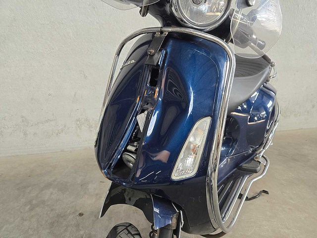 Vespa - bromscooter - primavera - 4t 45km uitvoering djg47g - afbeelding 4 van  9
