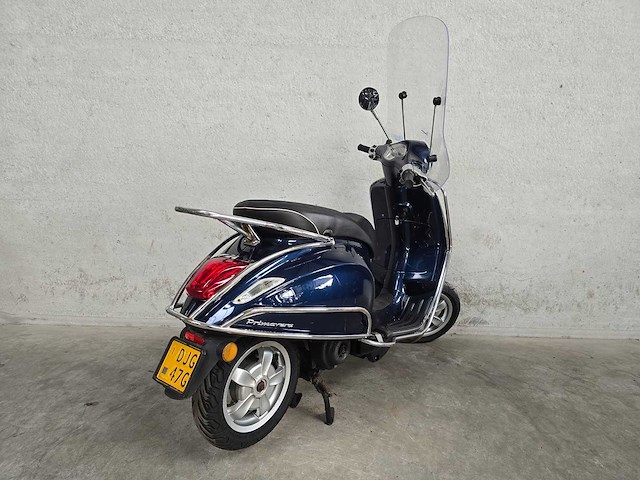 Vespa - bromscooter - primavera - 4t 45km uitvoering djg47g - afbeelding 8 van  9