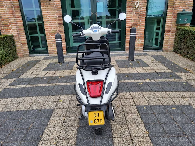 Vespa - bromscooter - primavera 4t - brommer - afbeelding 6 van  11