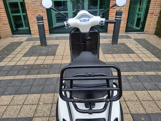 Vespa - bromscooter - primavera 4t - brommer - afbeelding 2 van  11