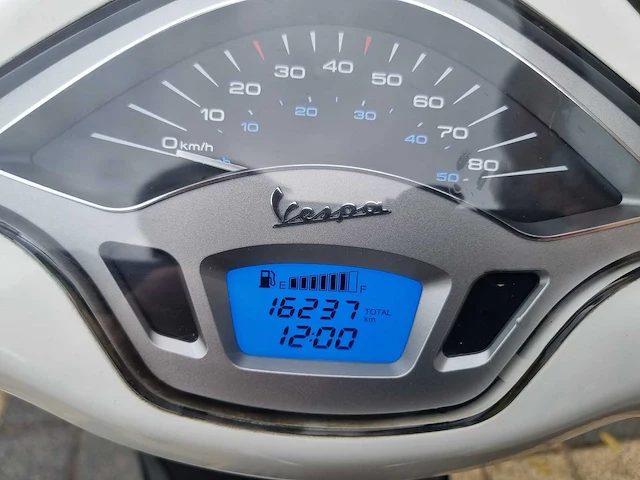 Vespa - bromscooter - primavera 4t - brommer - afbeelding 3 van  11