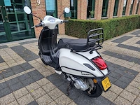 Vespa - bromscooter - primavera 4t - brommer - afbeelding 7 van  11