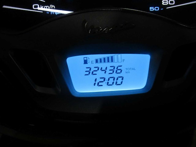 Vespa - bromscooter - primavera 4t - scooter - afbeelding 3 van  11