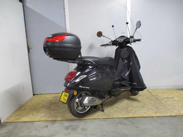 Vespa - bromscooter - primavera 4t - scooter - afbeelding 9 van  11