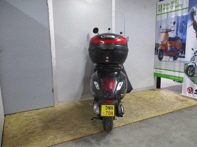 Vespa - bromscooter - primavera 4t - scooter - afbeelding 10 van  11