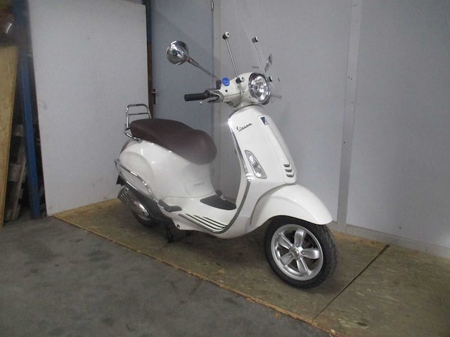 Vespa - bromscooter - primavera 4t - scooter - afbeelding 8 van  11