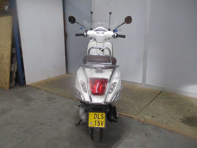 Vespa - bromscooter - primavera 4t - scooter - afbeelding 10 van  11