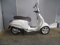 Vespa - bromscooter - primavera 4t - scooter - afbeelding 1 van  2