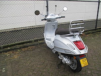 Vespa - bromscooter - primavera touring 4t - scooter - afbeelding 2 van  11