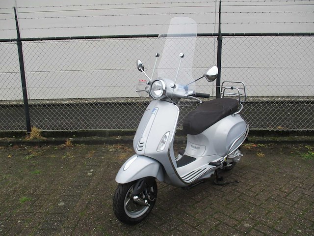 Vespa - bromscooter - primavera touring 4t - scooter - afbeelding 4 van  11