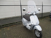 Vespa - bromscooter - primavera touring 4t - scooter - afbeelding 7 van  11
