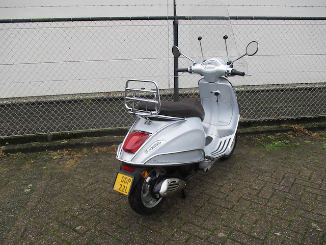 Vespa - bromscooter - primavera touring 4t - scooter - afbeelding 9 van  11
