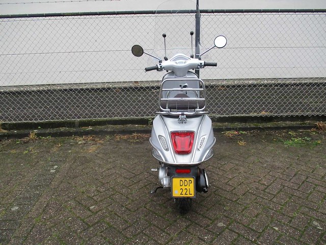 Vespa - bromscooter - primavera touring 4t - scooter - afbeelding 10 van  11