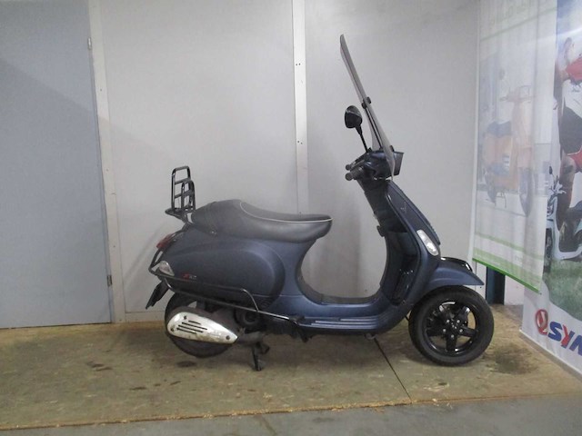 Vespa - bromscooter - s 4t - scooter - afbeelding 10 van  11
