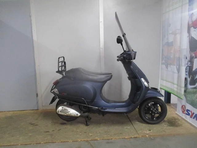 Vespa - bromscooter - s 4t - scooter - afbeelding 8 van  11