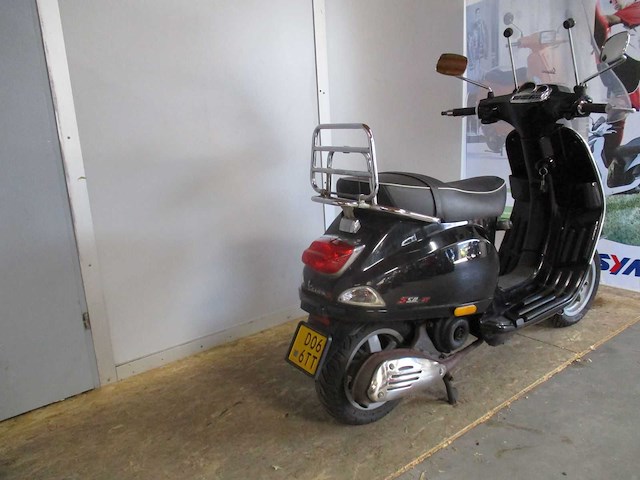Vespa - bromscooter - s 50 4t - scooter - afbeelding 9 van  11