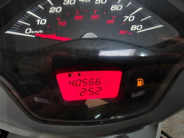 Vespa - bromscooter - sprint 4t - 45km uitvoering f754vl - afbeelding 8 van  9