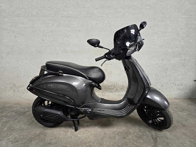 Vespa - bromscooter - sprint 4t - brommer - afbeelding 2 van  8