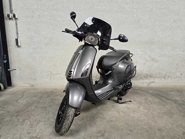 Vespa - bromscooter - sprint 4t - brommer - afbeelding 3 van  8