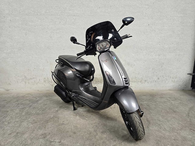 Vespa - bromscooter - sprint 4t - brommer - afbeelding 4 van  8