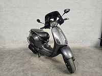 Vespa - bromscooter - sprint 4t - brommer - afbeelding 4 van  8