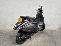 Vespa - bromscooter - sprint 4t - brommer - afbeelding 7 van  8