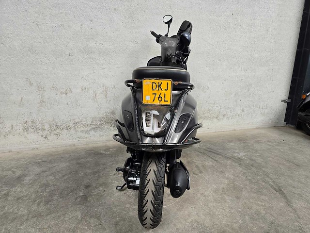 Vespa - bromscooter - sprint 4t - brommer - afbeelding 9 van  9