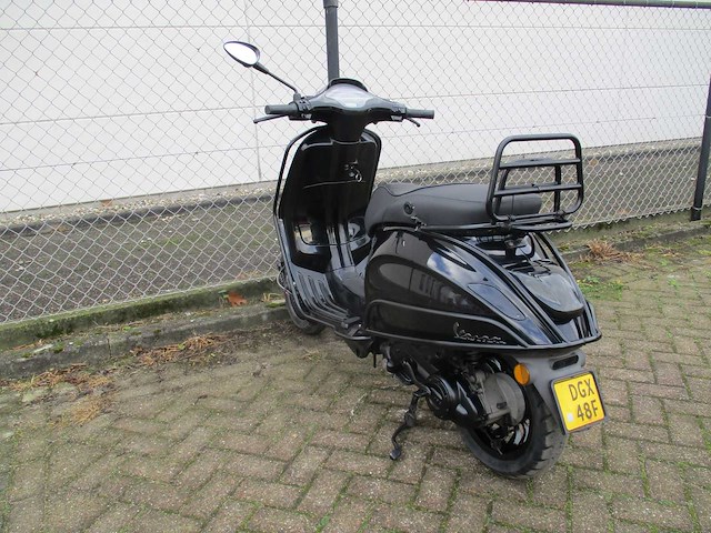 Vespa - bromscooter - sprint 4t - scooter - afbeelding 2 van  11