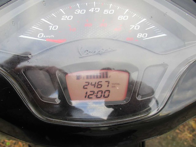 Vespa - bromscooter - sprint 4t - scooter - afbeelding 3 van  11