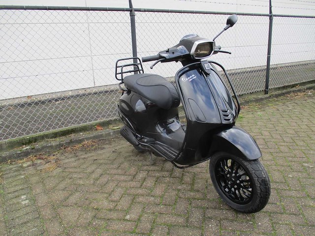 Vespa - bromscooter - sprint 4t - scooter - afbeelding 7 van  11