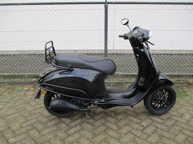 Vespa - bromscooter - sprint 4t - scooter - afbeelding 8 van  11