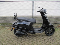 Vespa - bromscooter - sprint 4t - scooter - afbeelding 8 van  11
