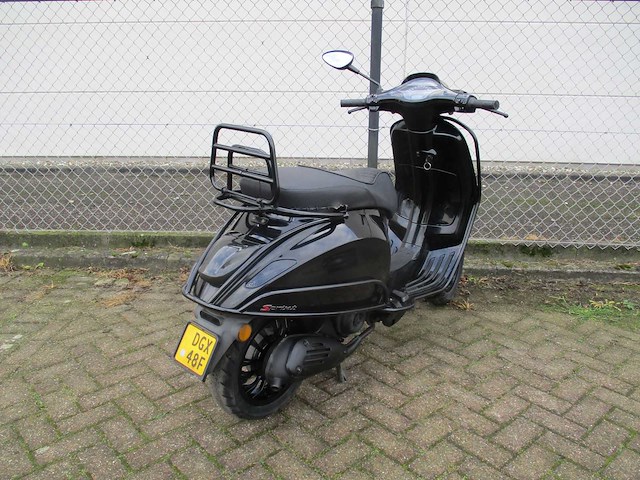Vespa - bromscooter - sprint 4t - scooter - afbeelding 9 van  11