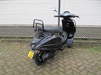 Vespa - bromscooter - sprint 4t - scooter - afbeelding 9 van  11