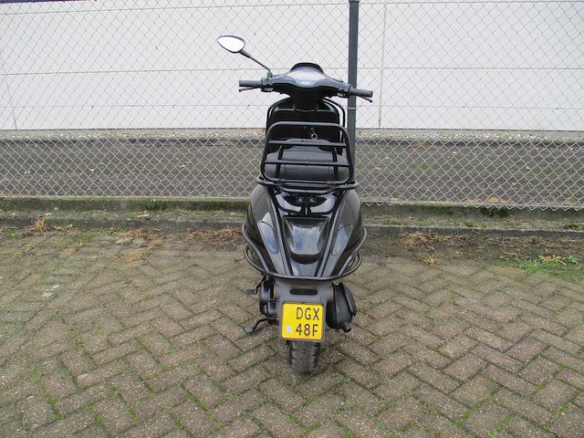 Vespa - bromscooter - sprint 4t - scooter - afbeelding 10 van  11