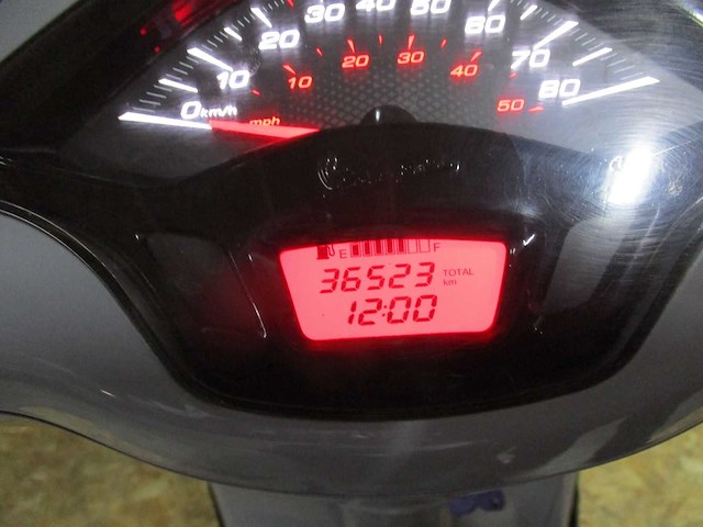 Vespa - bromscooter - sprint 4t - scooter - afbeelding 3 van  11