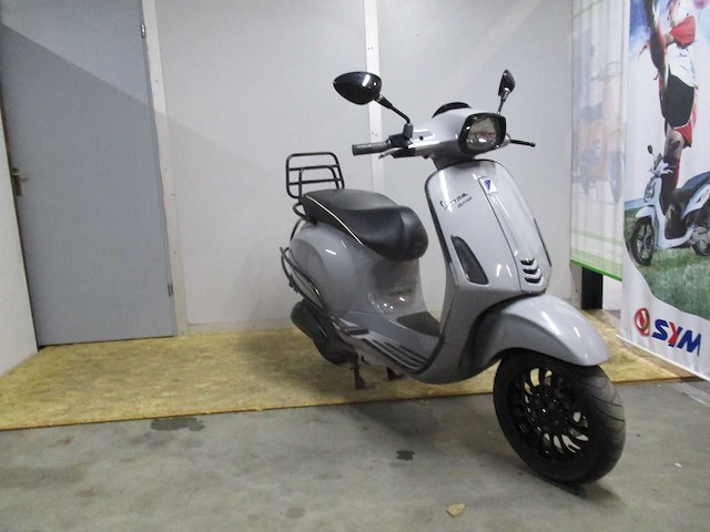 Vespa - bromscooter - sprint 4t - scooter - afbeelding 7 van  11