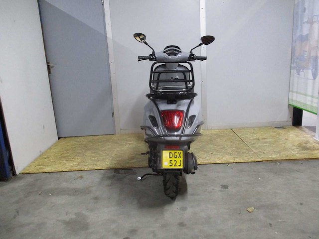 Vespa - bromscooter - sprint 4t - scooter - afbeelding 10 van  11