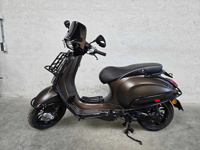 Vespa - bromscooter - sprint 4t sport - 45km uitvoering dlg43h - afbeelding 1 van  8