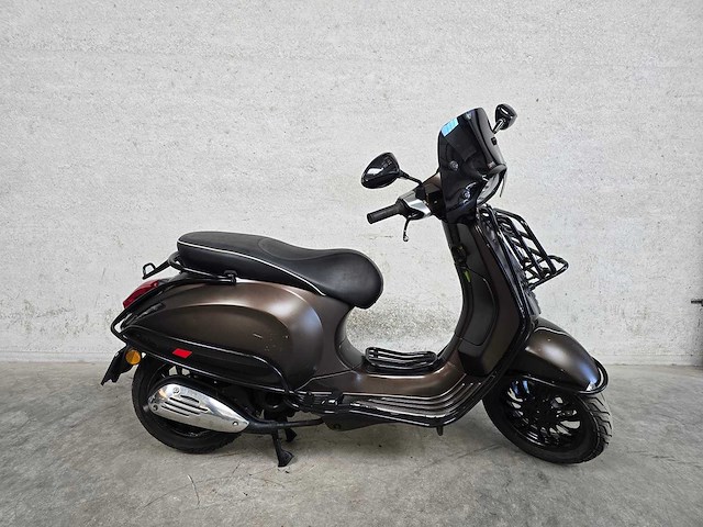 Vespa - bromscooter - sprint 4t sport - 45km uitvoering dlg43h - afbeelding 2 van  8