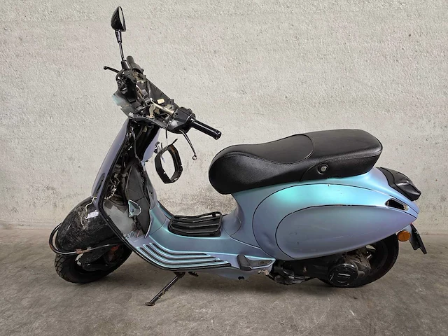 Vespa - bromscooter - sprint 4t sport - 45km uitvoering - afbeelding 1 van  7