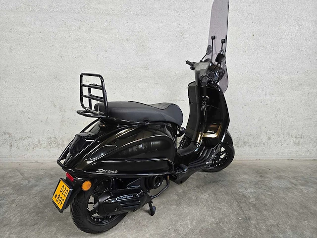 Vespa - bromscooter - sprint 4t sport - 4t 45km uitvoering dzb89f - afbeelding 7 van  8